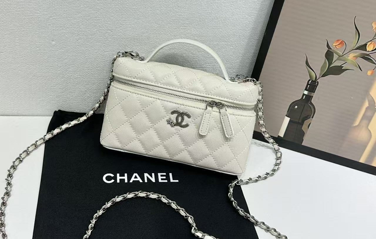 Slim Vanity Case With Chain