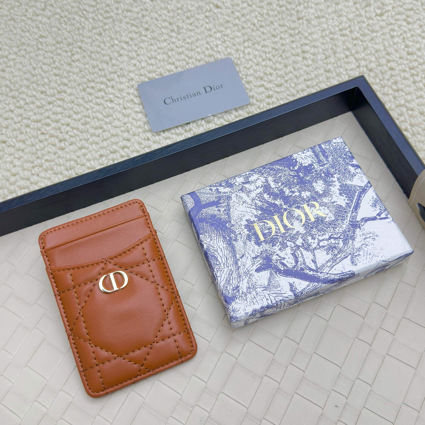D10r Magnetic Card Holder