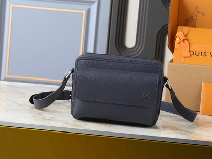 Boarding Messenger Bag