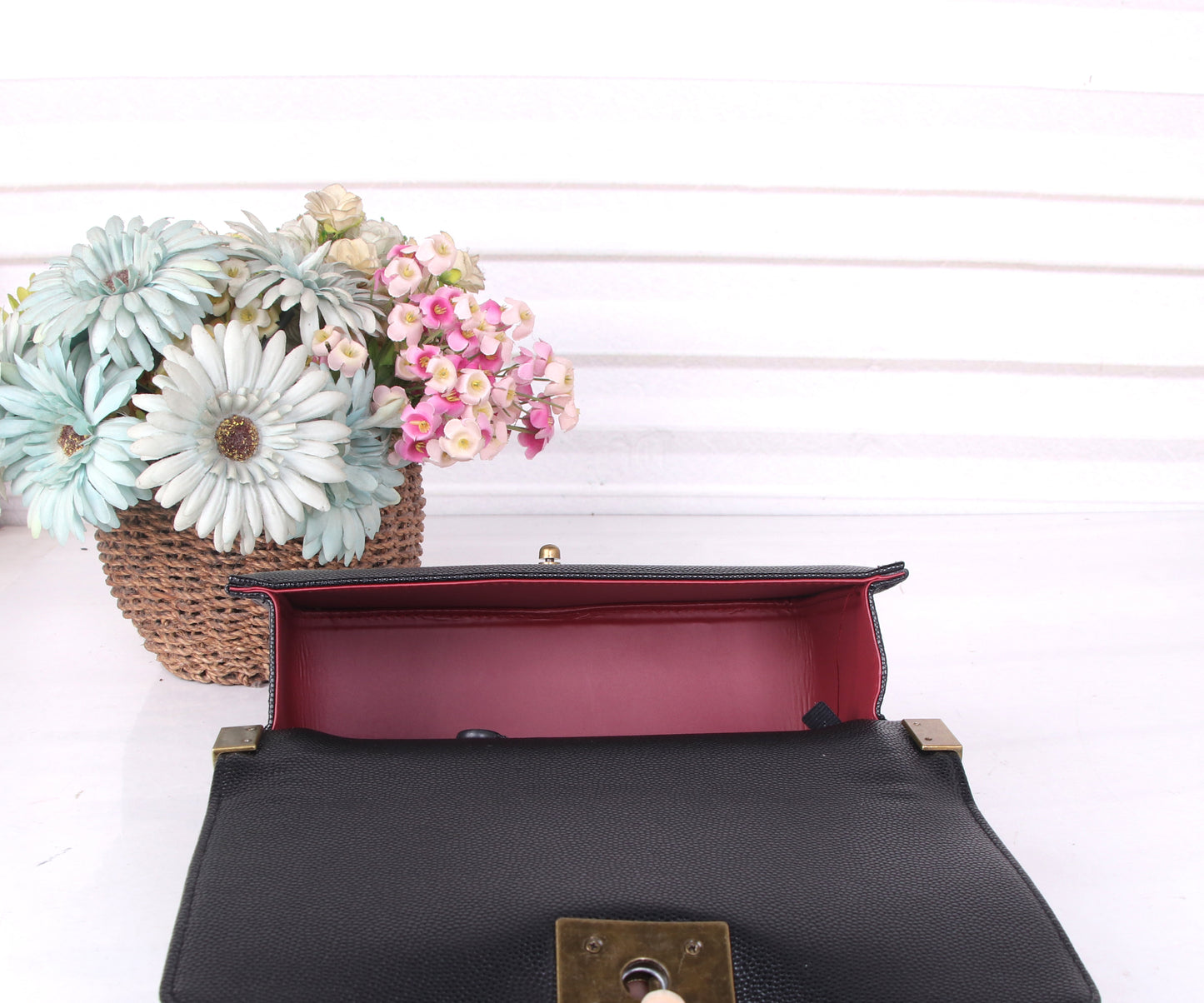 Caviar Quilted Medium Boy Flap Black