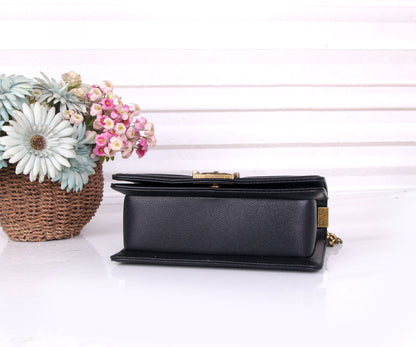 Caviar Quilted Medium Boy Flap Black