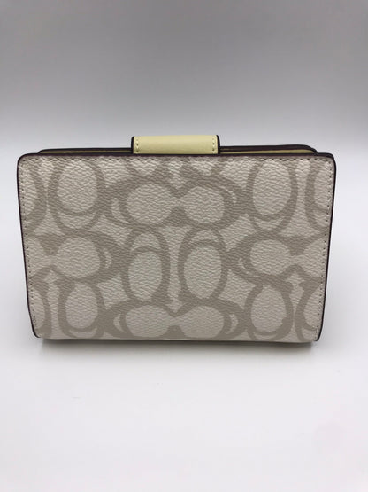 Medium Corner Zip Wallet In Beige