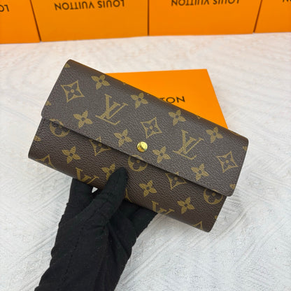 International Sarah Wallet