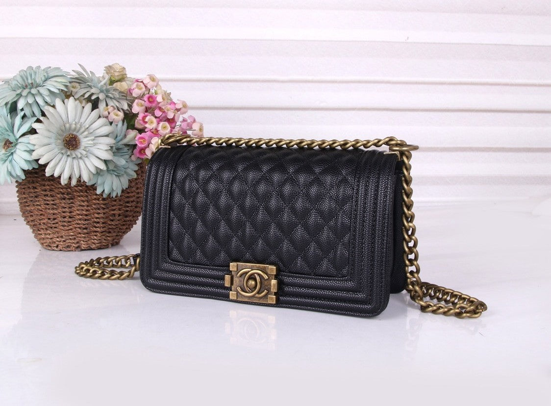 Caviar Quilted Medium Boy Flap Black