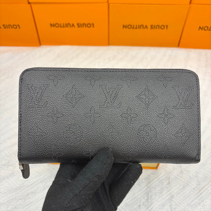 Sarah Wallet Monogram