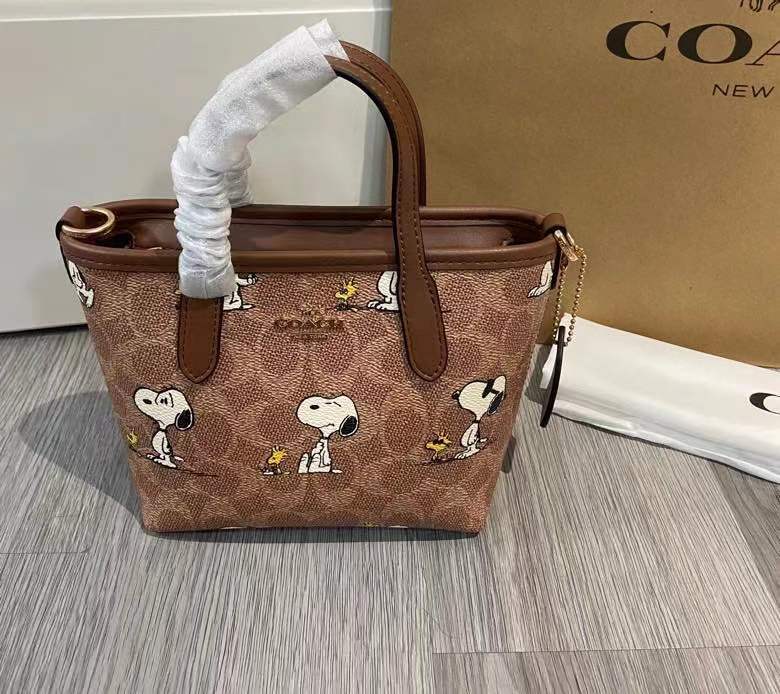 Peanuts City Tote Bag