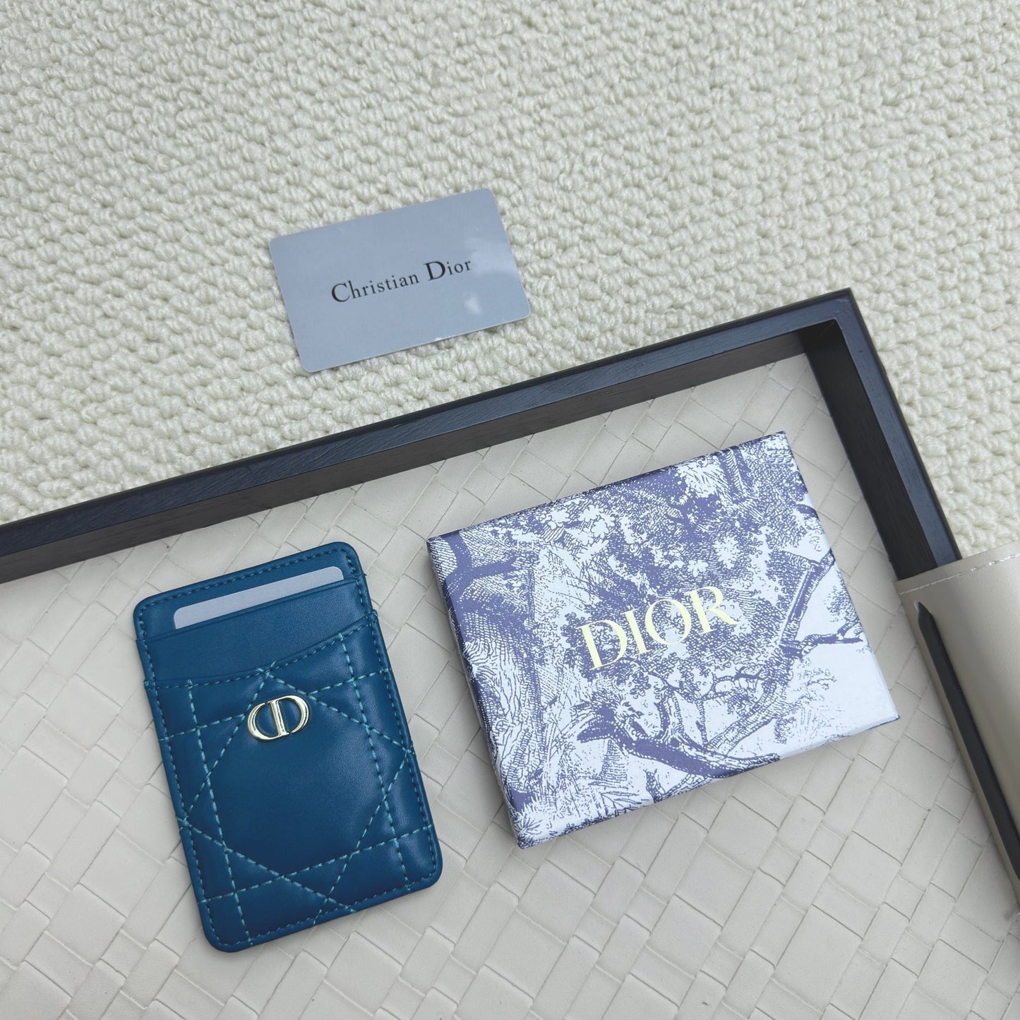 D10r Magnetic Card Holder