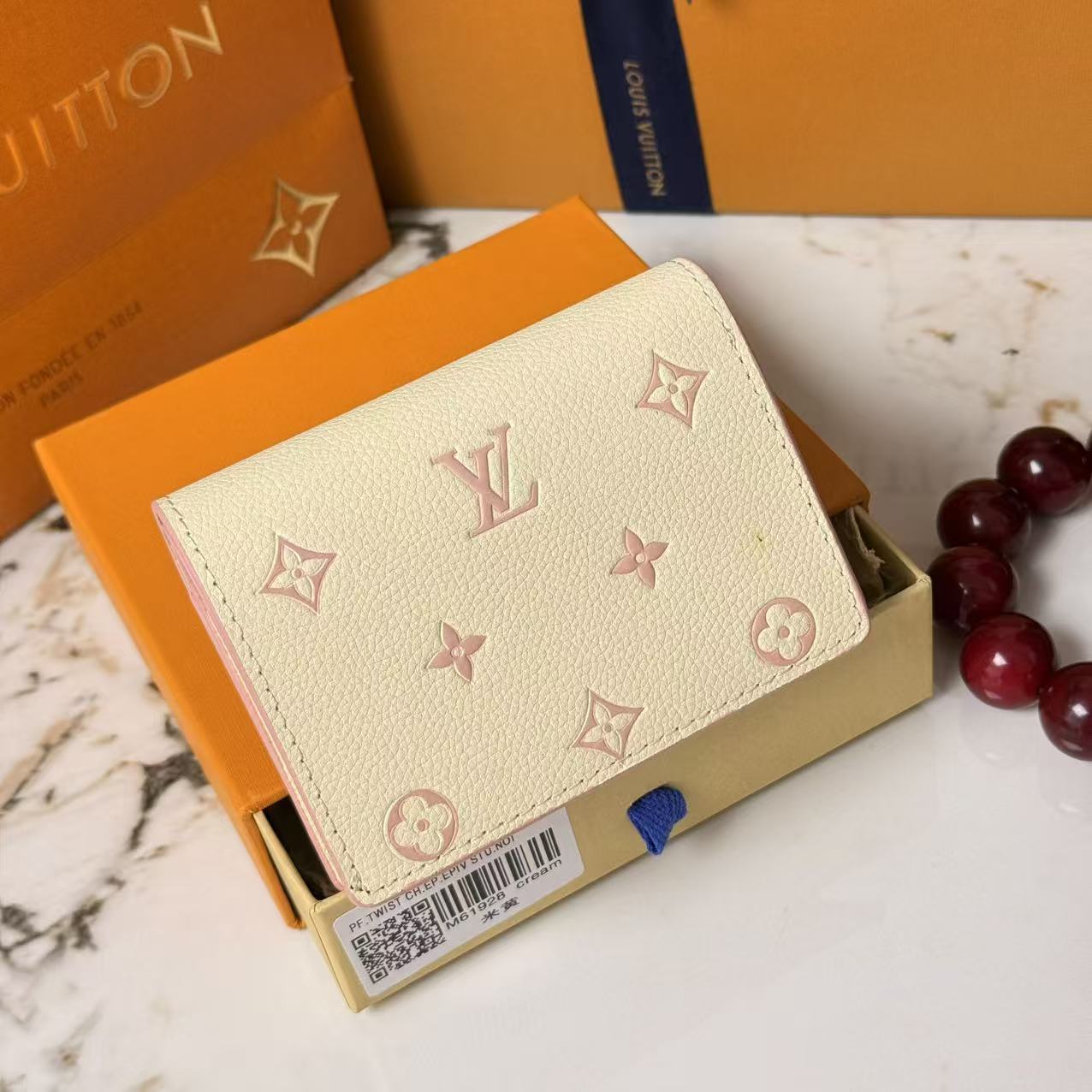 Victorine Wallet Monogram