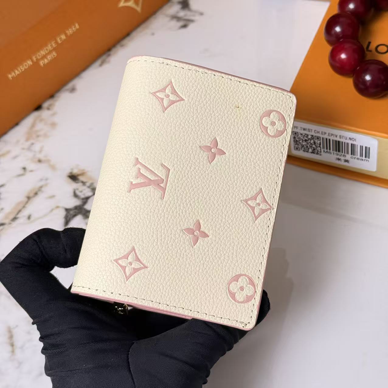 Victorine Wallet Monogram