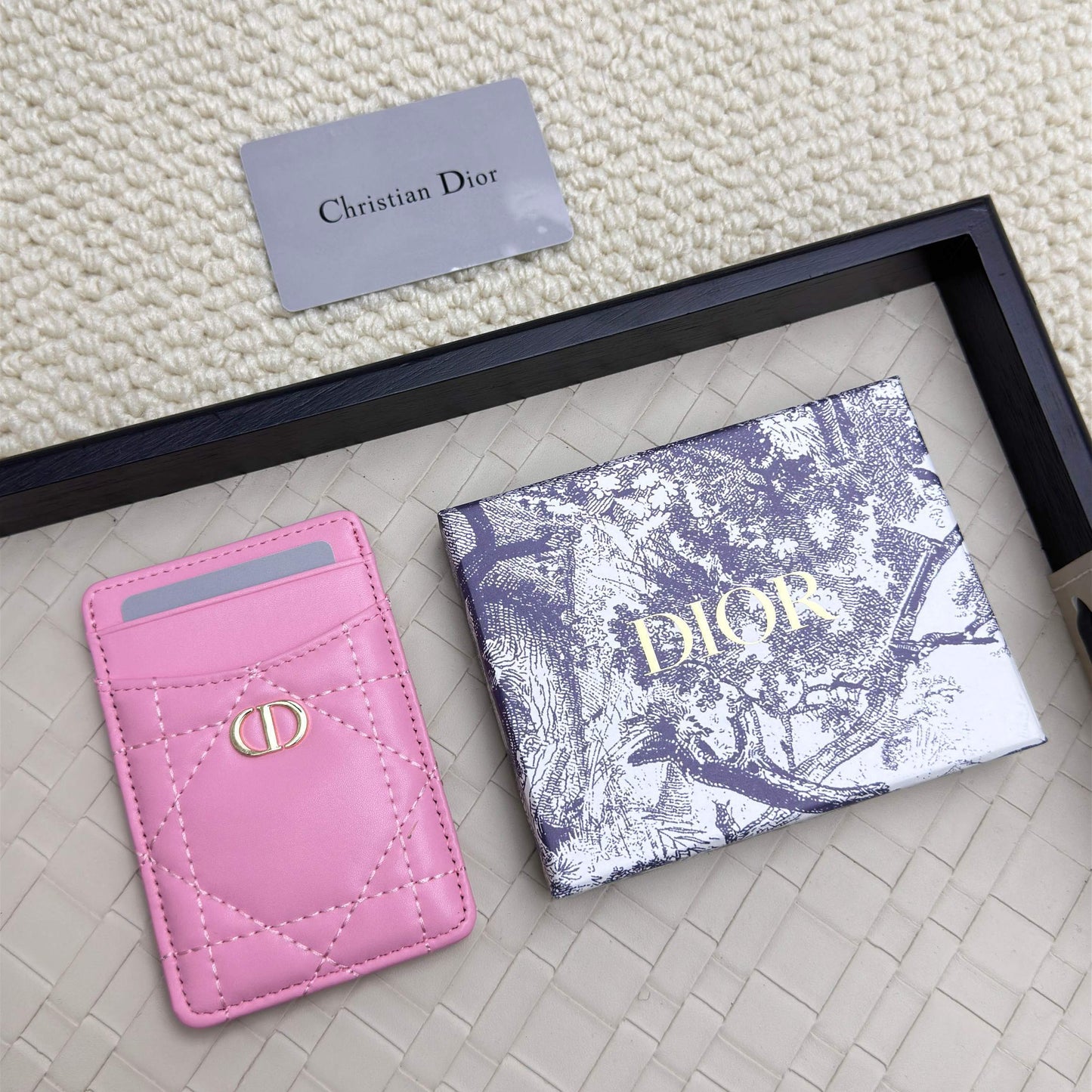 D10r Magnetic Card Holder