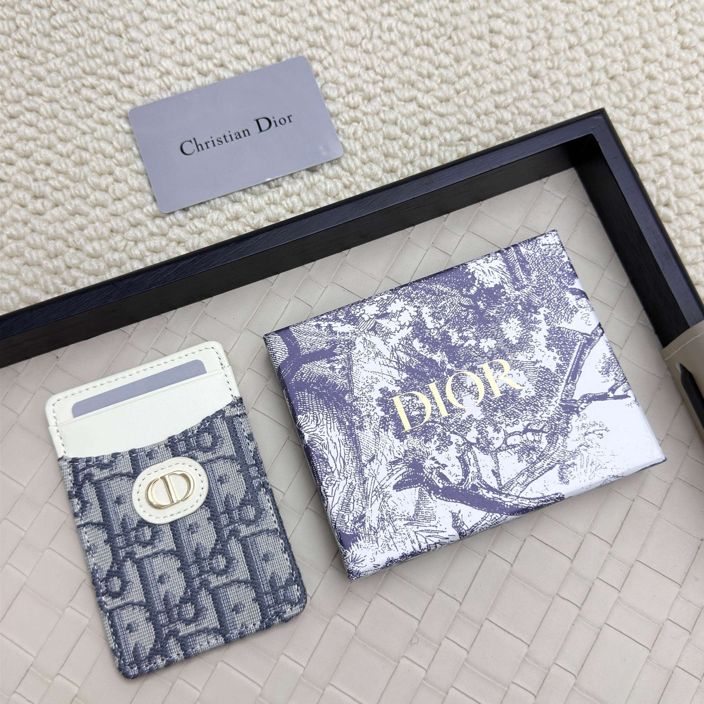 D10r Magnetic Card Holder