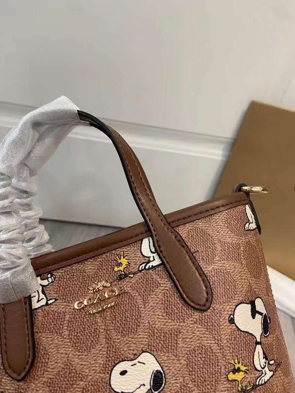 Peanuts City Tote Bag
